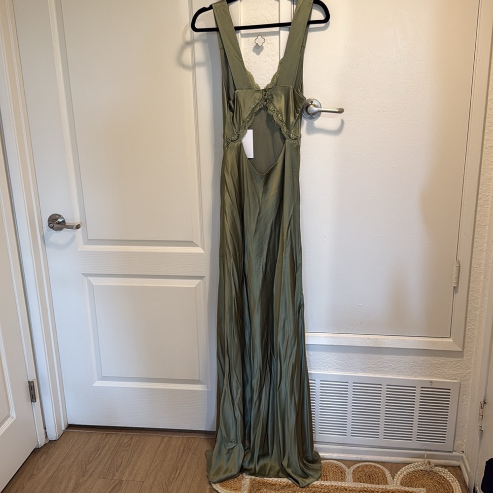 NWT Reformation Chania Silk Dress in Medium - Picture 5 of 8